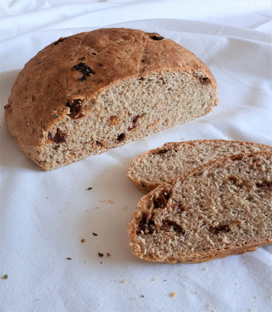 AROMATISCHES BROT mit getrockneten Tomaten