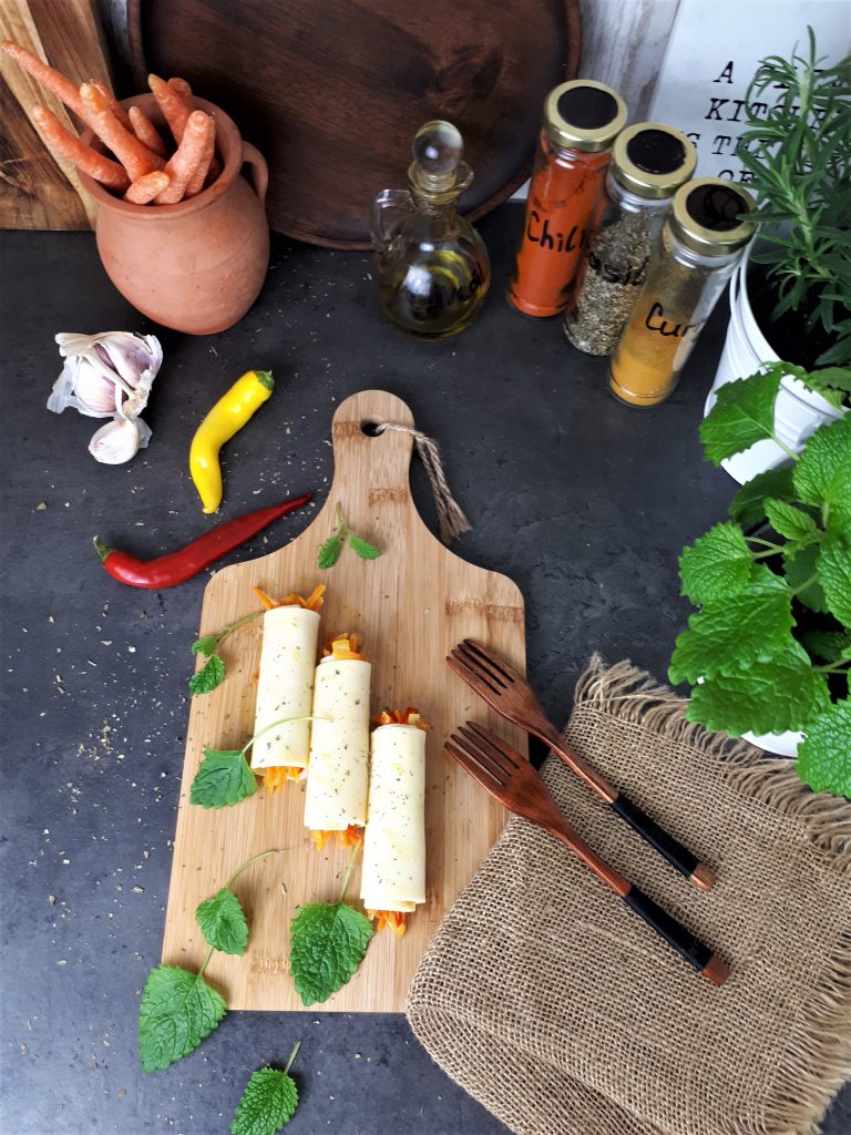 WÜRZIGE KÄSEROLLEN